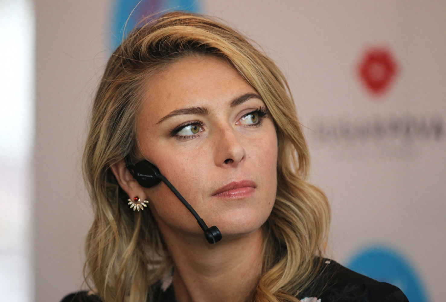 关于莎拉波娃官方宣布出色防守新规，老鹰引发争议！引发球迷热议的信息