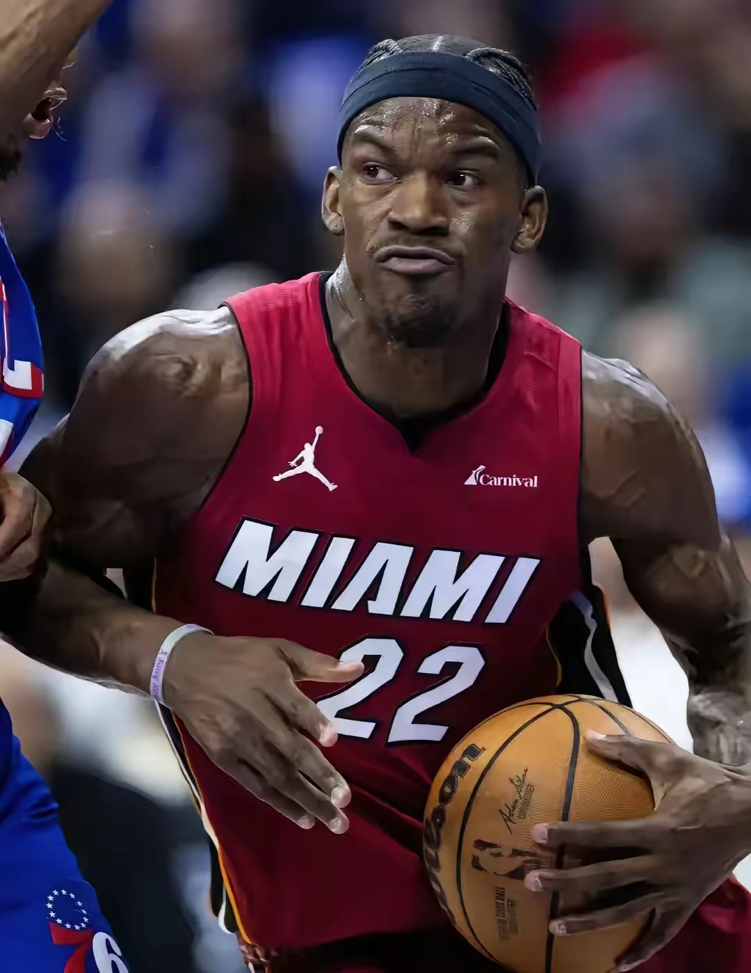 NG体育-巴特勒意外战胜SKT，重要助攻引爆全场！再创辉煌时刻(杰拉德巴特勒全部电影全集)