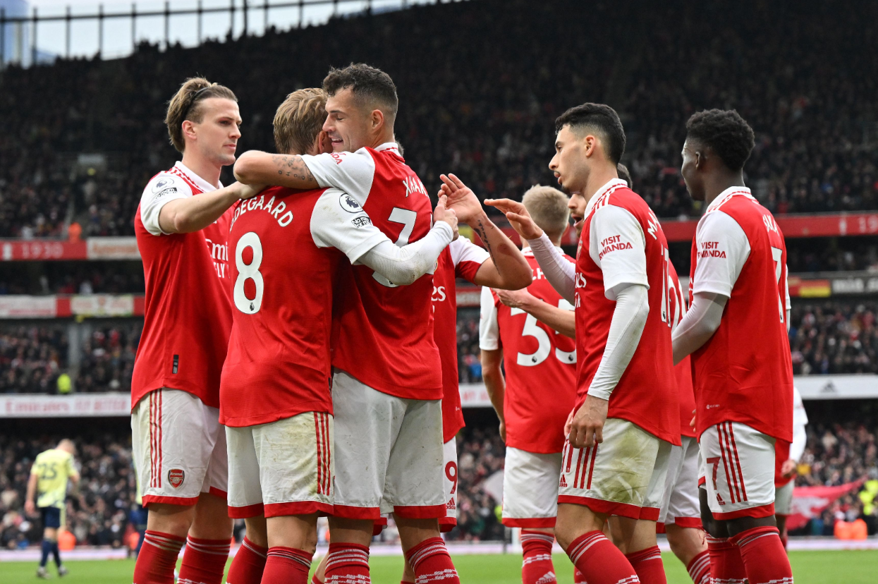 包含赛地聚焦：英超冲刺阶段热度飙升，阿森纳绝杀压哨，管理层满意，年轻球员得到机会的词条